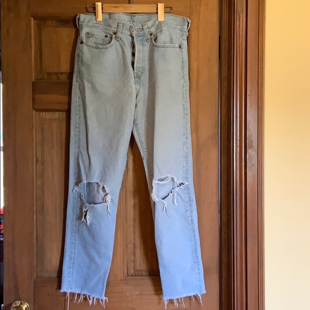 Levi jeans size 28